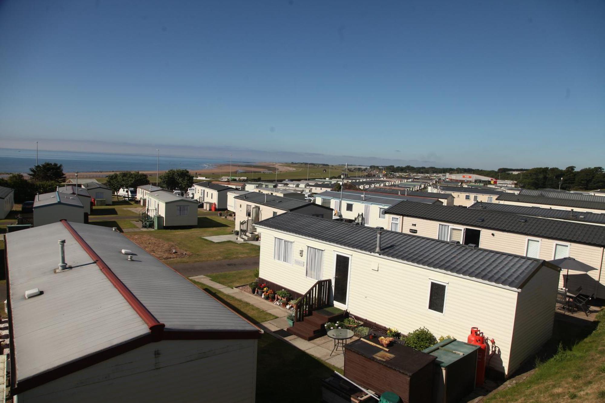 Red Lion Holiday Park Арброт Екстериор снимка