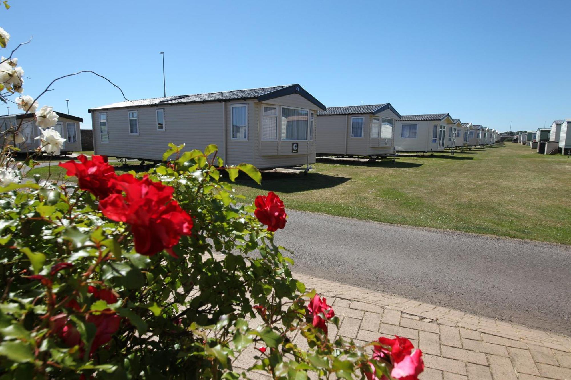 Red Lion Holiday Park Арброт Екстериор снимка