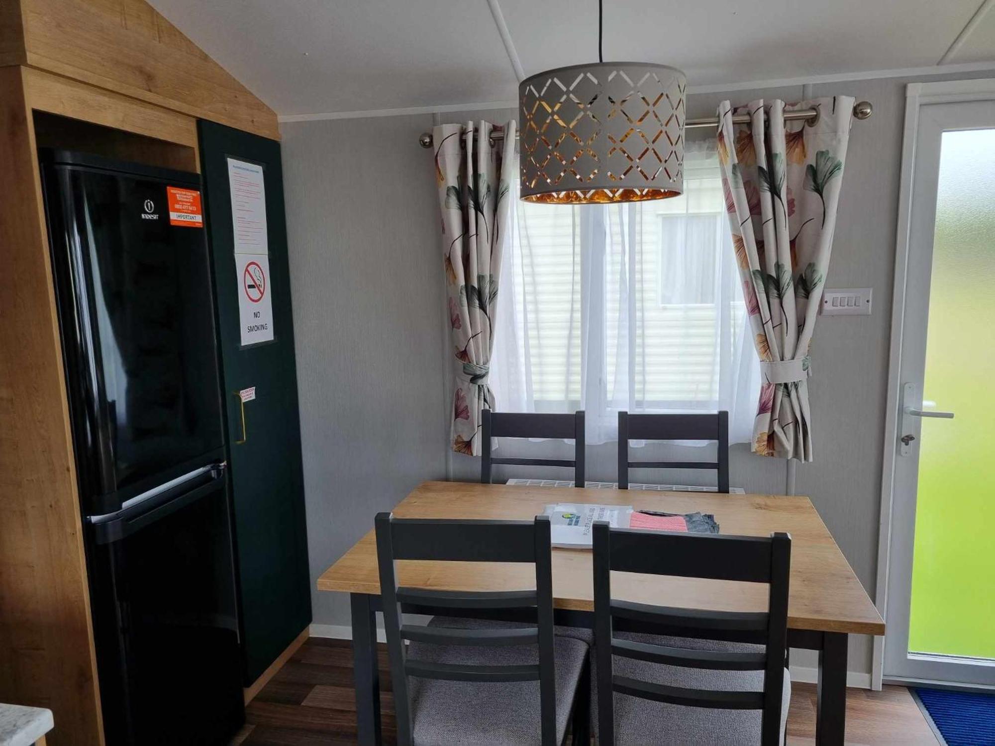 Red Lion Holiday Park Арброт Екстериор снимка