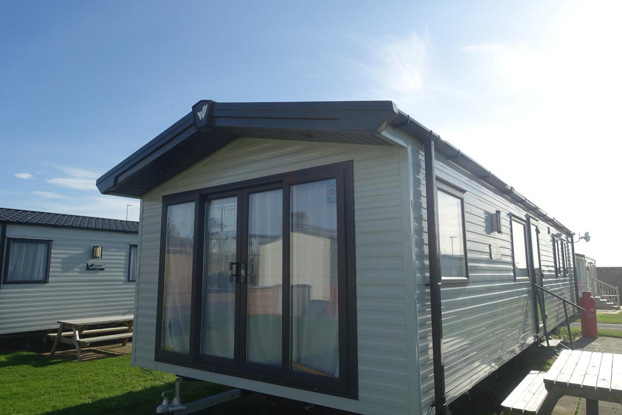 Red Lion Holiday Park Арброт Екстериор снимка